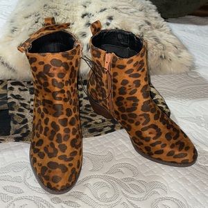 Jessica Carlyle leopard print booties
